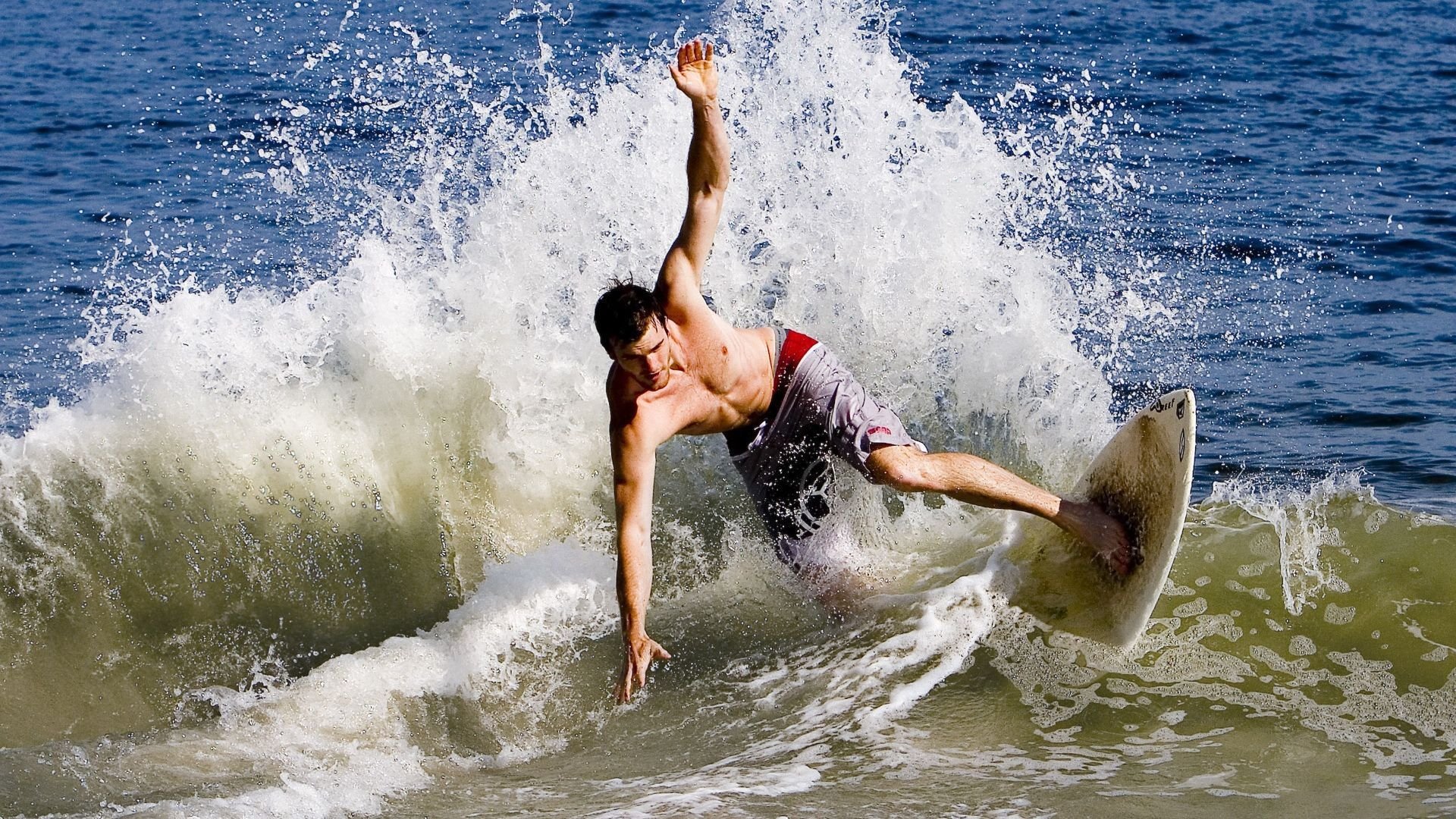 爱游戏官方网站-电竞电竞社区治理策略与玩家积极参与机制创新，电竞社管理