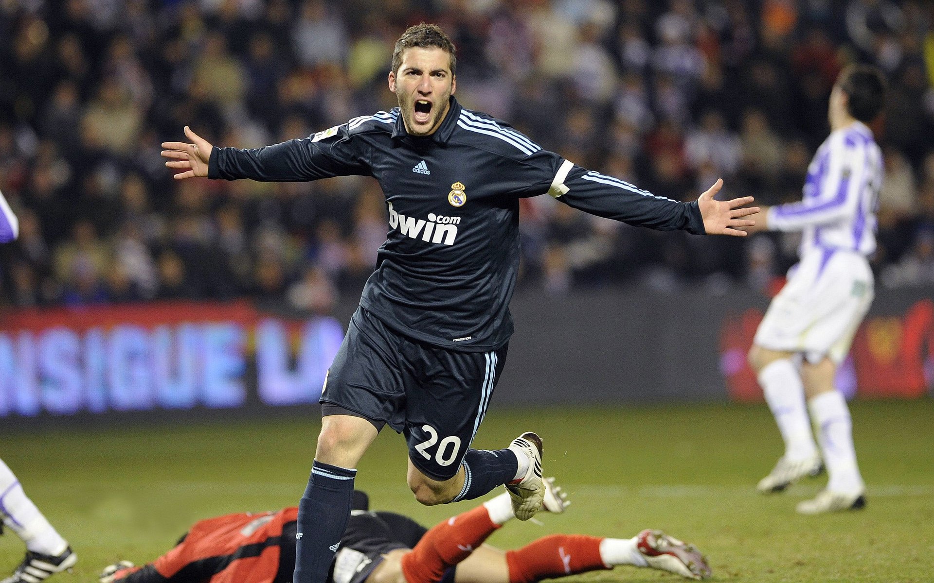 AYX SPORTS-从零到冠军：新星如何书写逆袭传奇